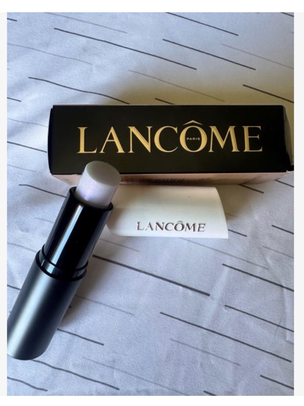 Lancôme Teint Idole Shape Stick
Glass Glow Highlighter Stick 01 flexing lavender